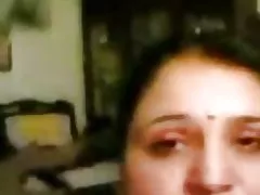 Priya bibi menunjukkan dia aset